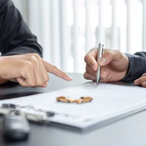 Agência Google ADS - Pessoas discutindo um contrato