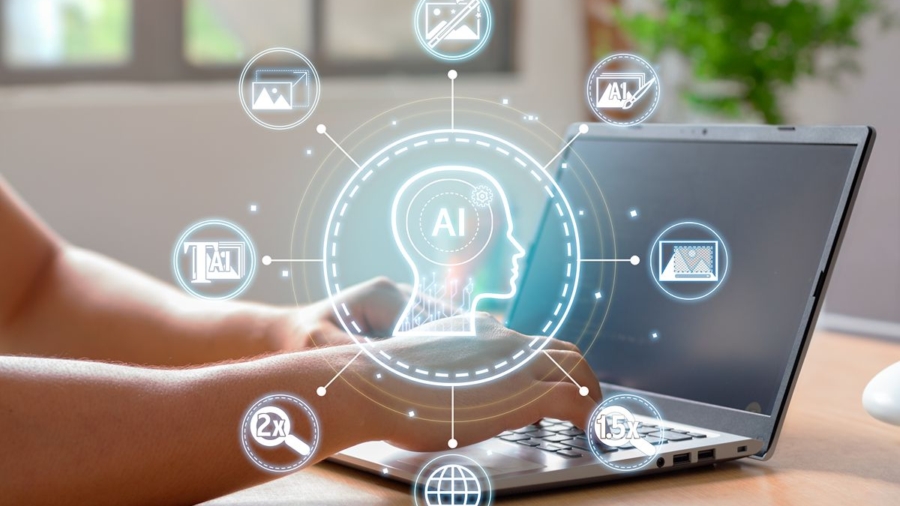 Homem cruando imagens no computador com inteligencia artificial