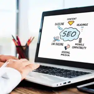 Ilustração de SEO em uma tela de computador